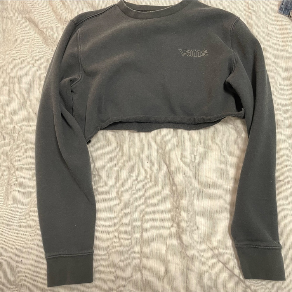 Cute comfy edgy Vans skull cropped crew neck